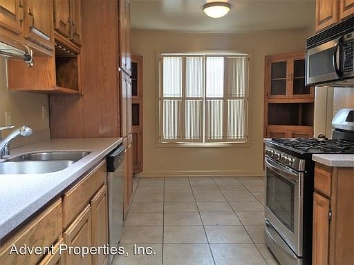 3rd image of 375 Vernon St