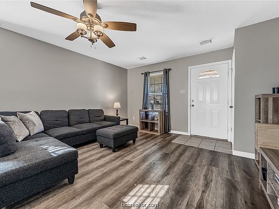 4th image of 2663 Symphony Park Dr