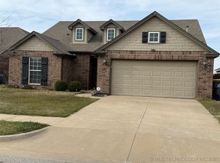 3719 W 104th St S, Jenks, OK 74037
