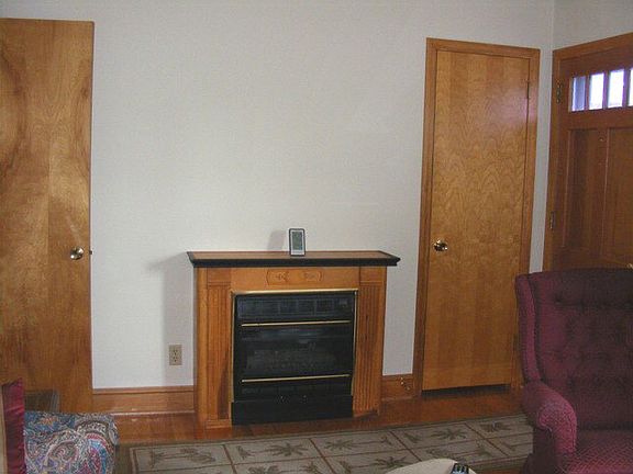 3rd image of 167 Wall St