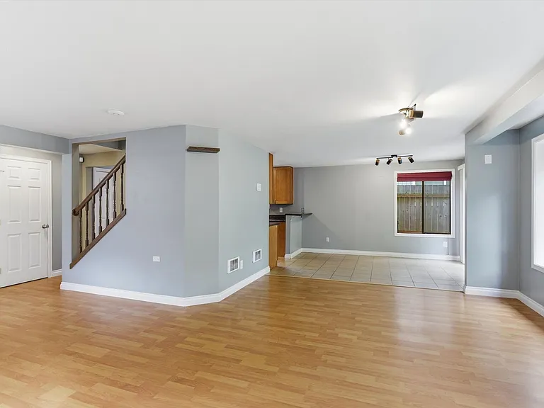 2227 SE 8th Pl — Photo 7