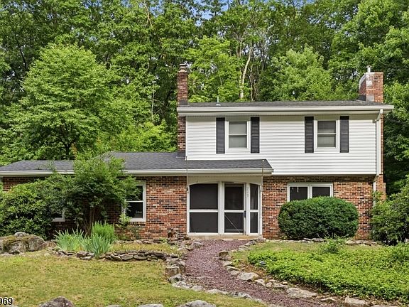 4th image of 223 Beacon Hill Rd