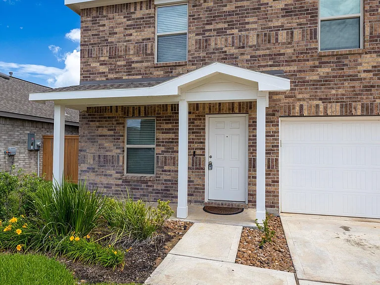 1519 Twilight Green Dr — Photo 2