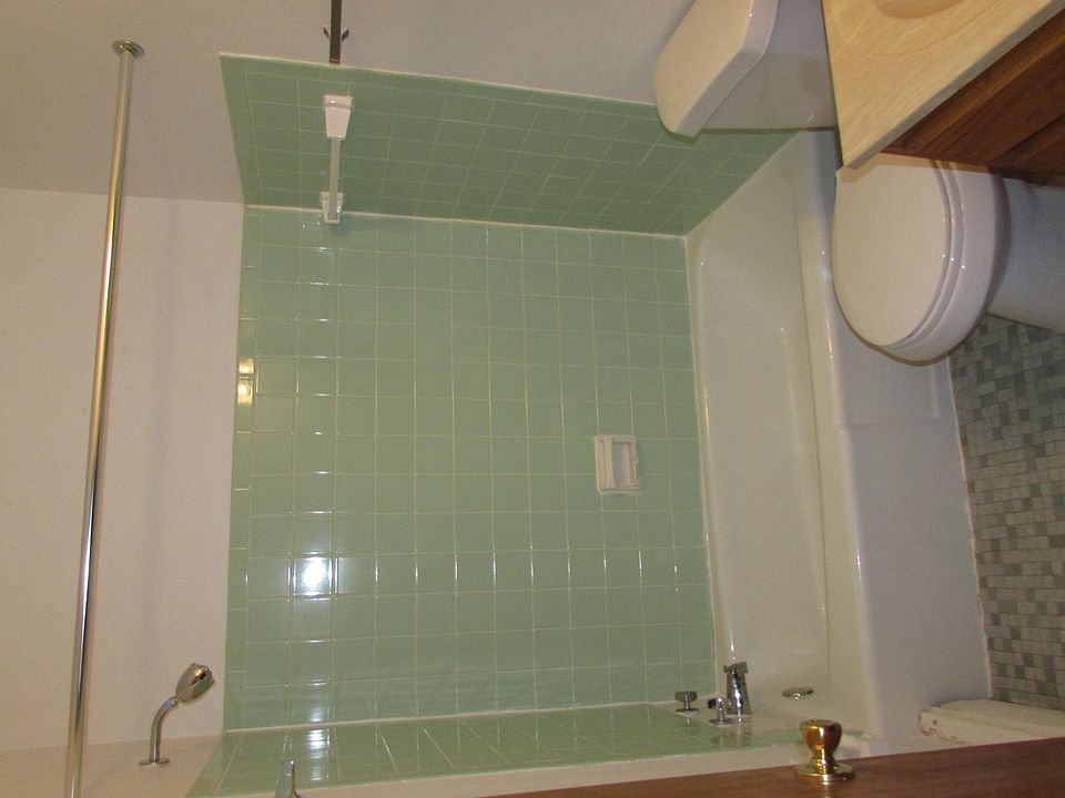 2nd image of 630 W Badger Rd APT 6