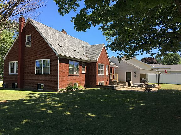 3rd image of 2304 Loveland Ave