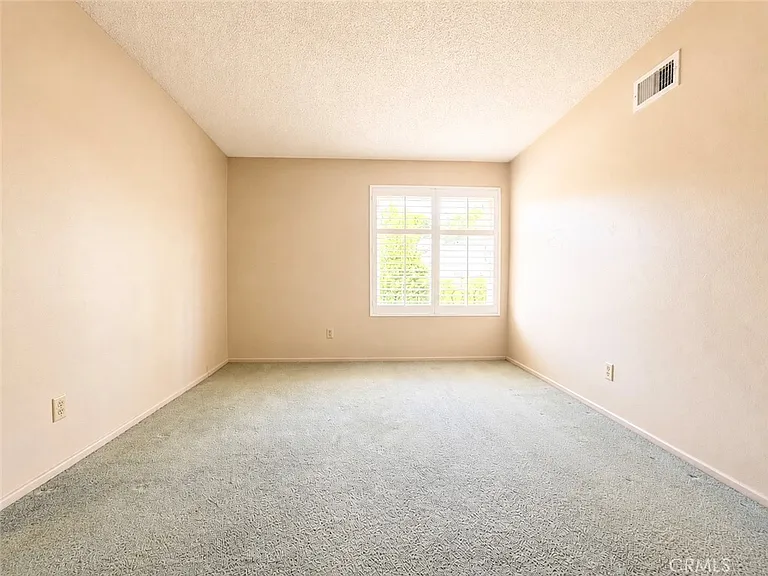 23707 Sandalwood St — Photo 15