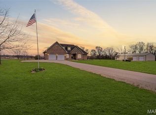 15856 Wendle Rd, Godfrey, IL 62035