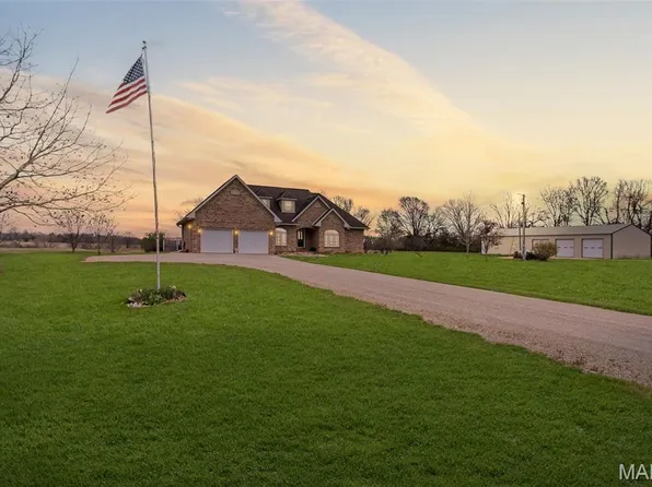 15856 Wendle Rd, Godfrey, IL 62035