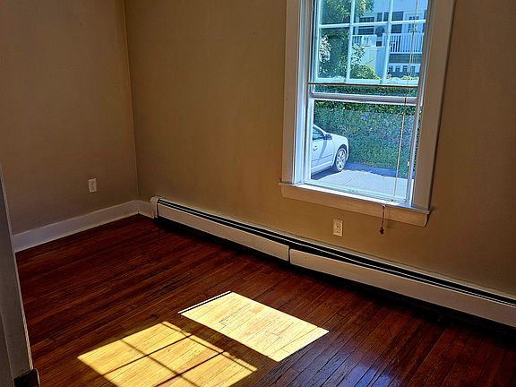5th image of 21 Bird St APT 2