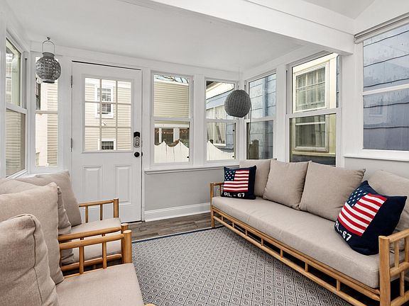 4th image of 103 Charles St