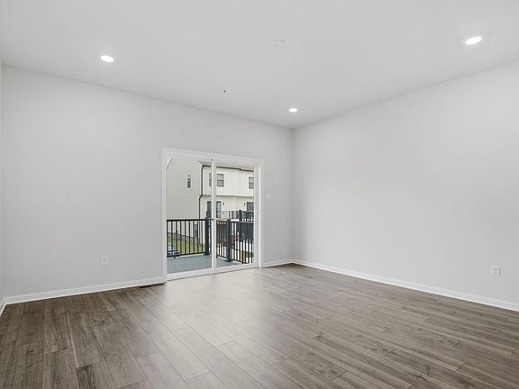 5th image of 326 Ensemble Way