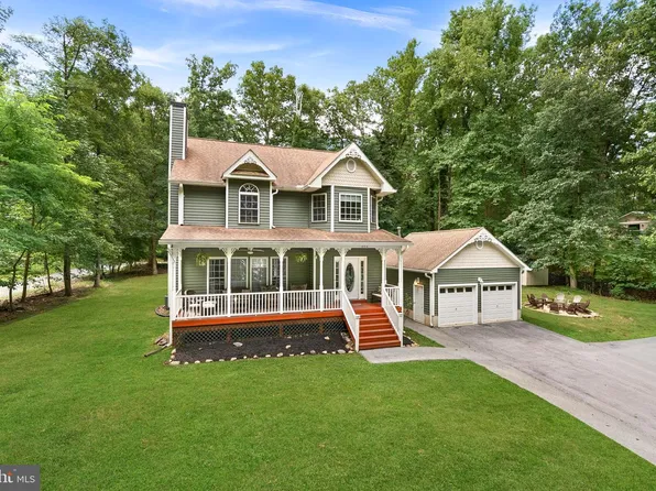1534 Lakeside Dr, Harpers Ferry, WV 25425