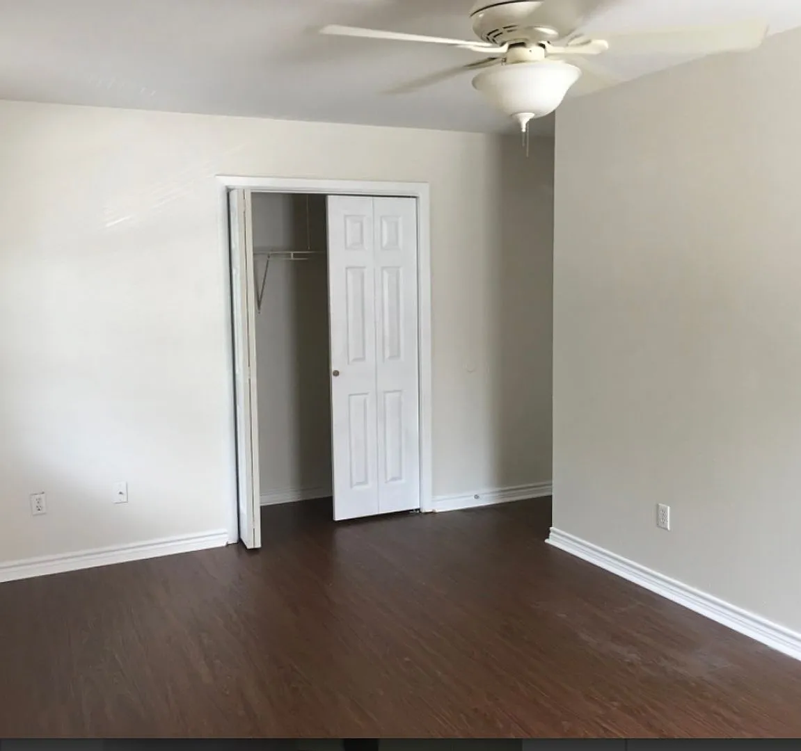 2 Bed 1 bath apartment home — Photo 3