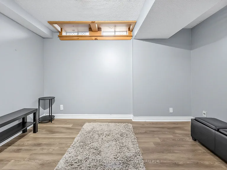 15 Fulton Cres — Photo 25