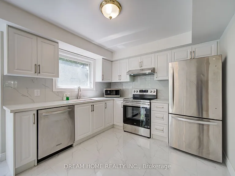 25 Yongehurst Rd — Photo 14