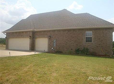 SIDE ENTRY GARAGE!