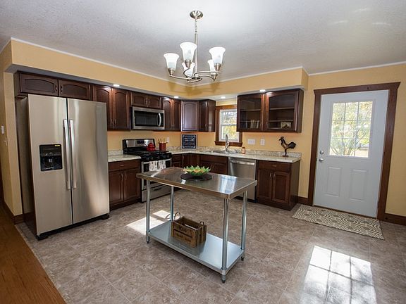 2nd image of 1822 Thornhill Dr