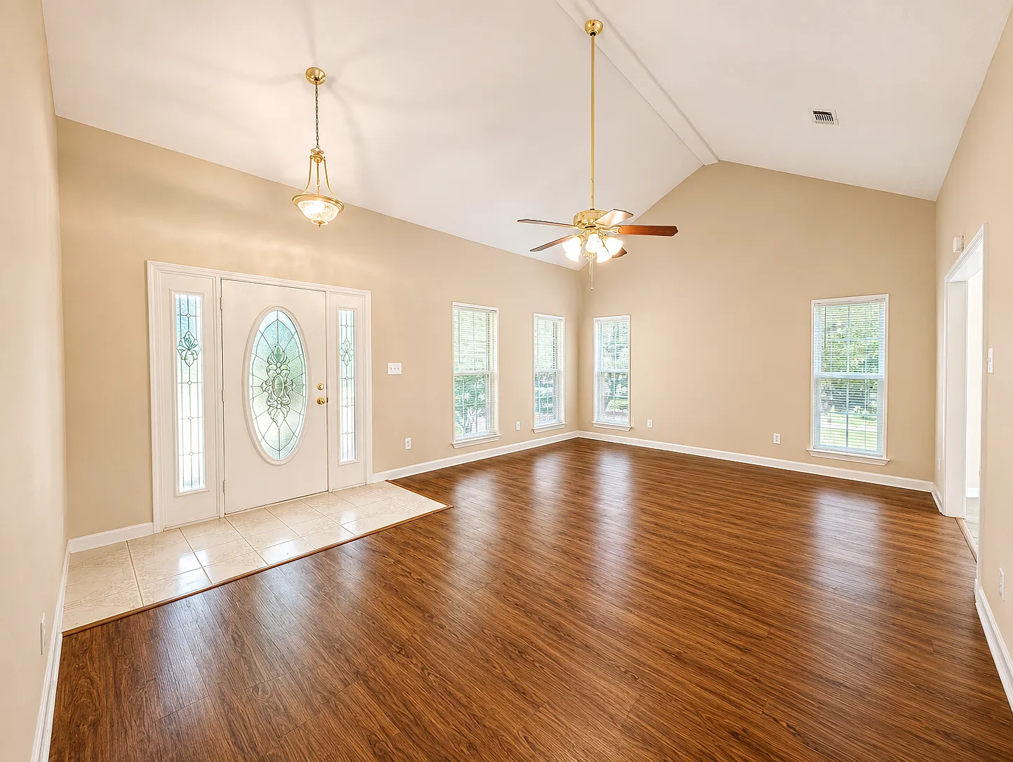 3 bed, 1982 sqft, $1,750 — Photo 2