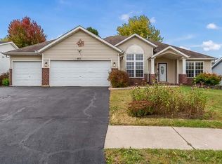 3075 Derbyshire Dr, Machesney Park, IL 61115