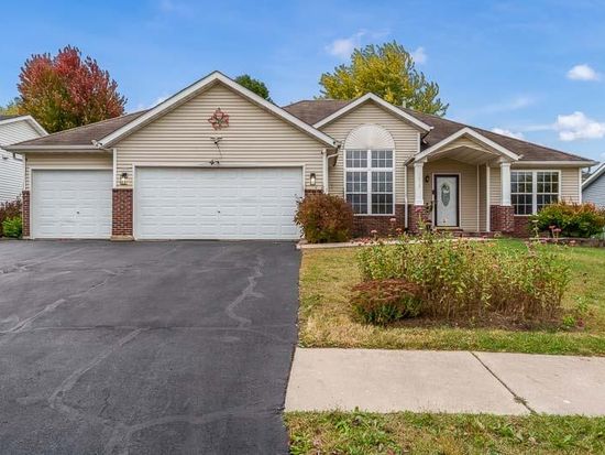 3075 Derbyshire Dr, Machesney Park, IL 61115