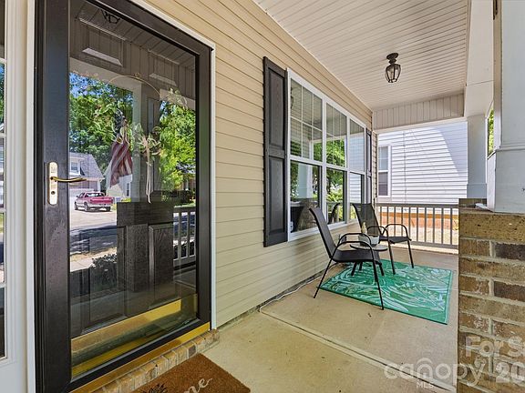 5th image of 6122 Colonial Garden Dr