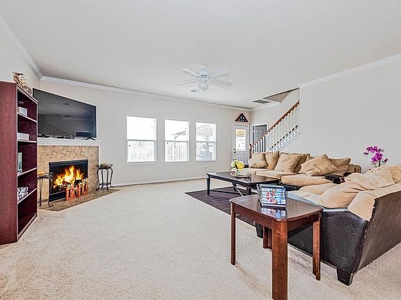 Open floor plan is perfect for entertaining small and large crowds alike!