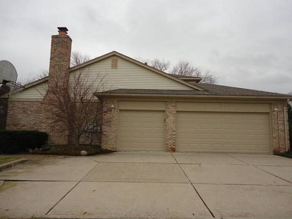 Three Car Garage