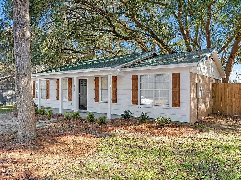 22150 Hill N Dale Dr — Photo 3