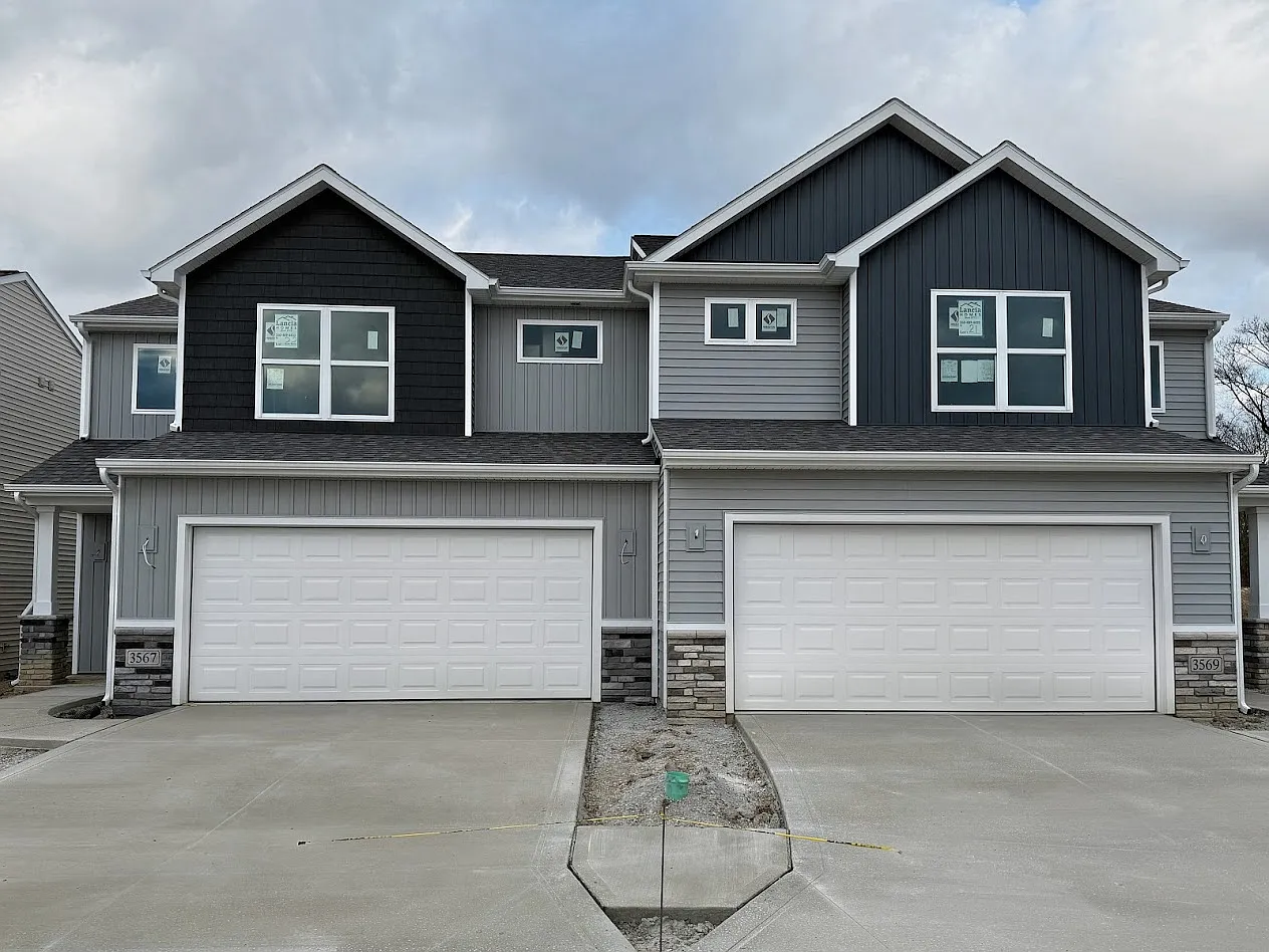 3 bed, 2.5 bath, 1832 sqft, $2,245 — Photo 2