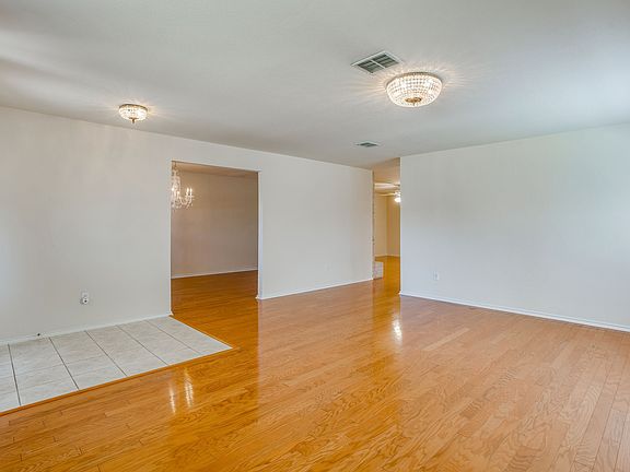 3rd image of 4205 Bayside Ct