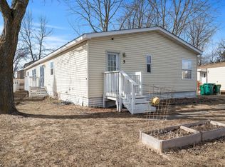 5 Riverside Ter, Watertown, MN 55388