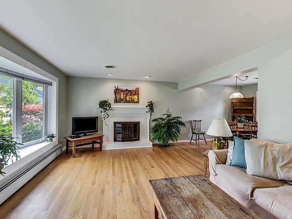 3rd image of 944 S Parkside Ave