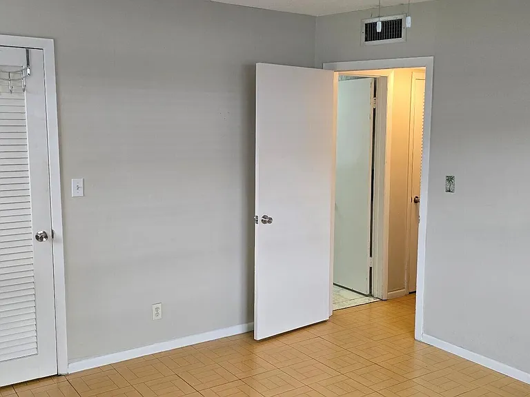 1621 NW 46th Ave #101 — Photo 4