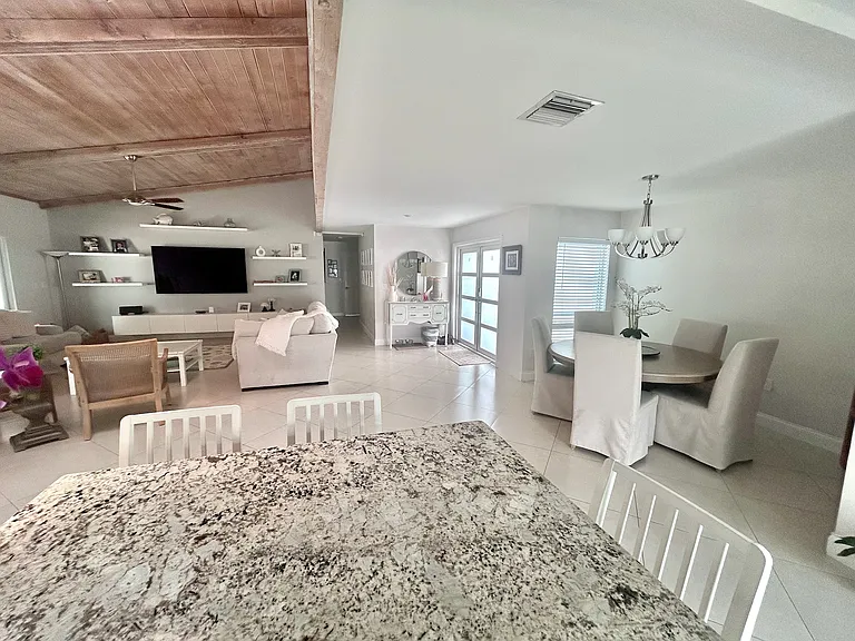 7851 NW 5th Pl — Photo 3