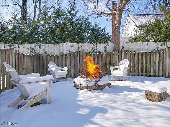 5th image of 42 E Cottage St