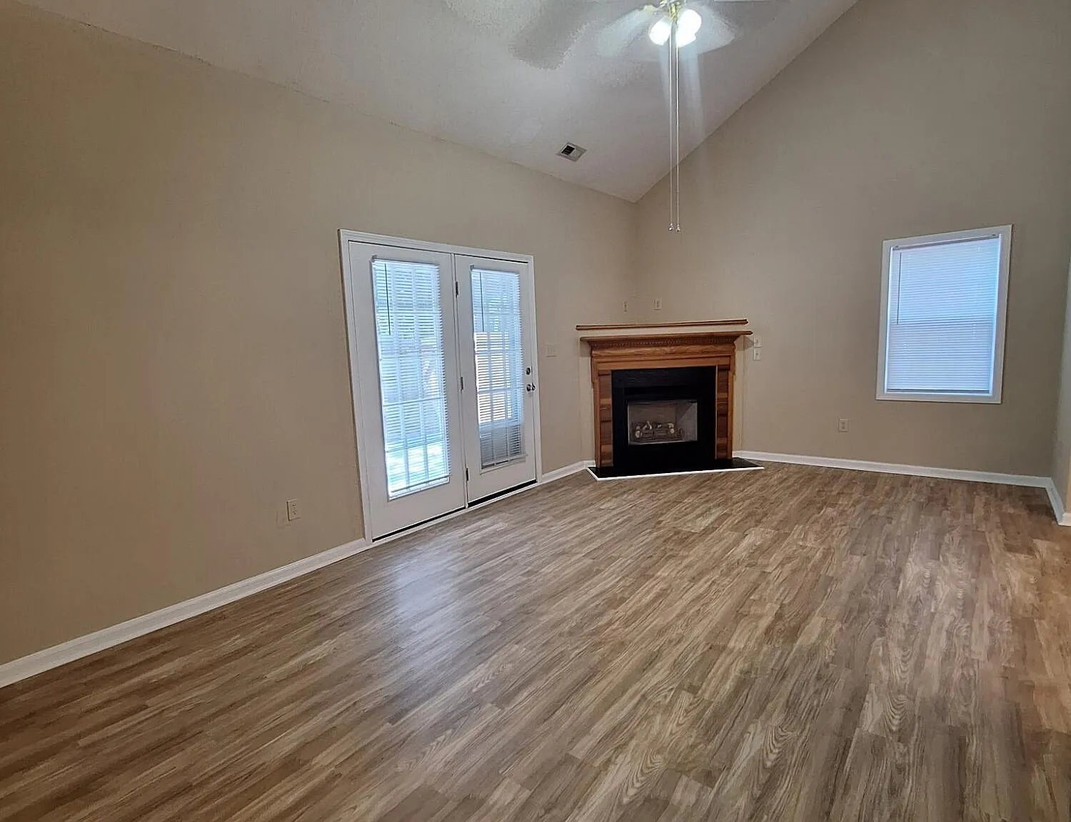 3 bed, 2.0 bath, $1,300 — Photo 4