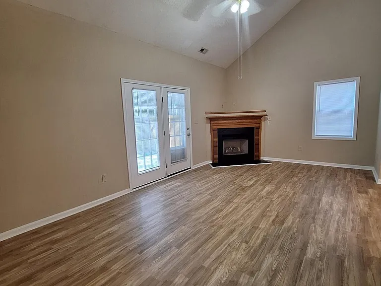 3445 Westgate Dr — Photo 4