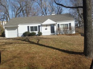 7509 Booth Dr, Prairie Village, KS 66208