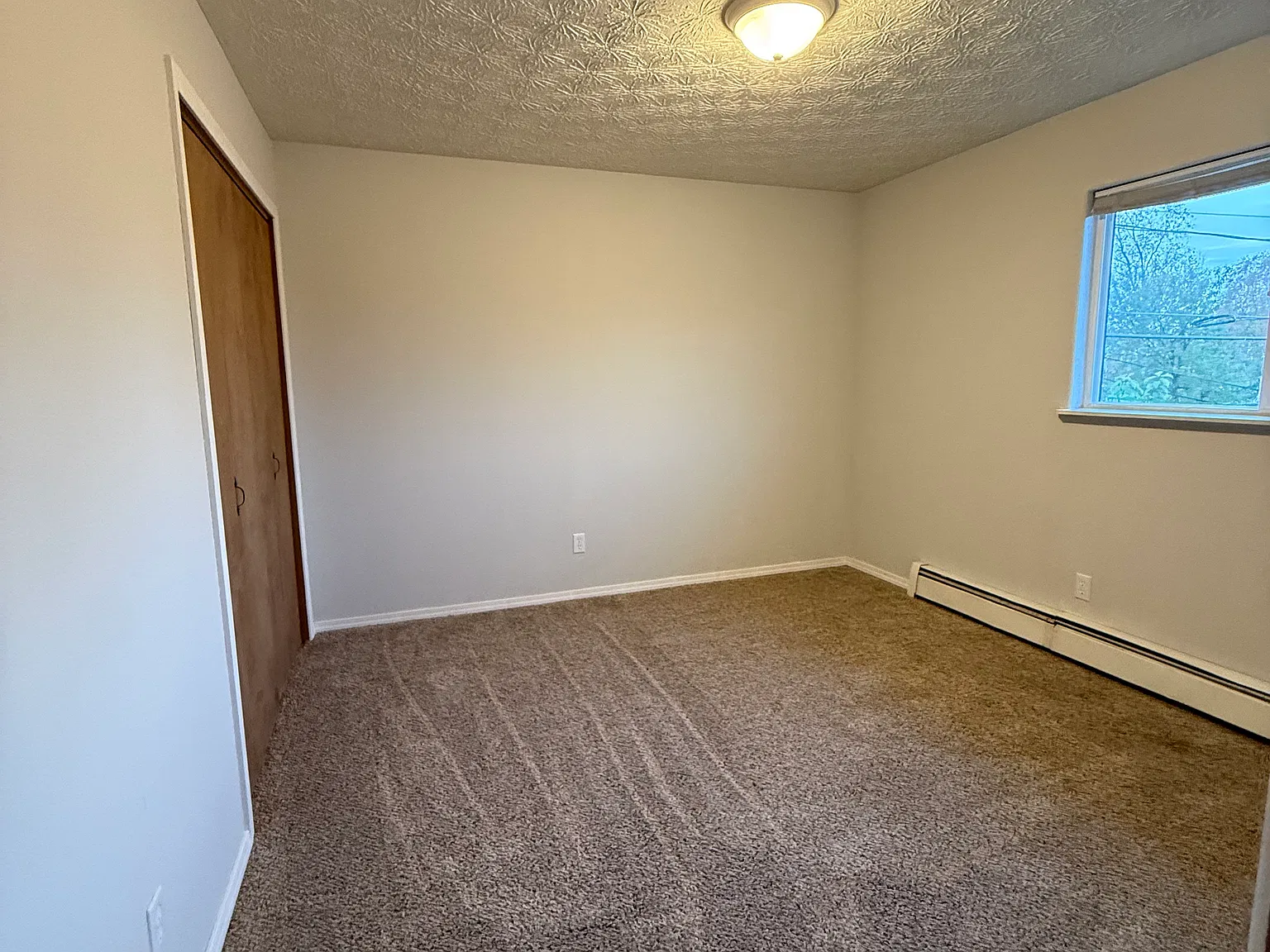 3 bed, 1300 sqft, $2,300 — Photo 4