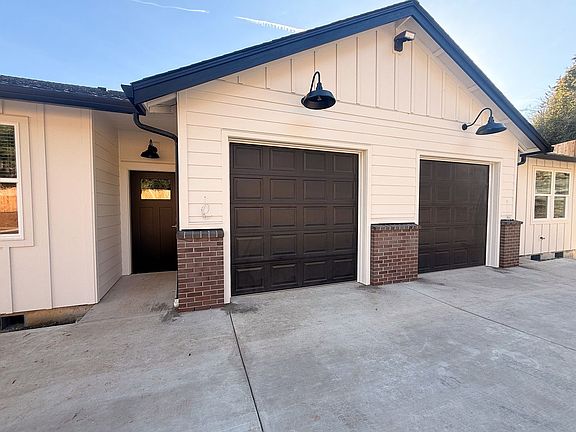 2nd image of 5534-5564 Skyline Rd S #5558