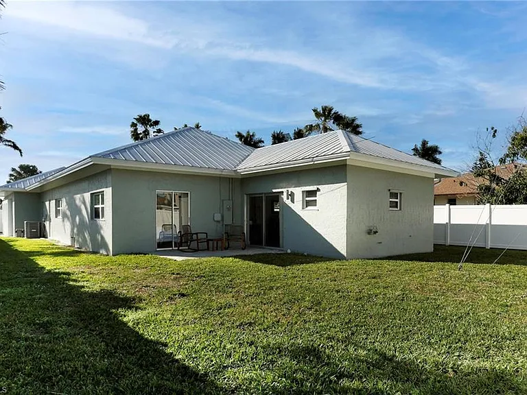 10842 Vanderbilt Dr — Photo 23
