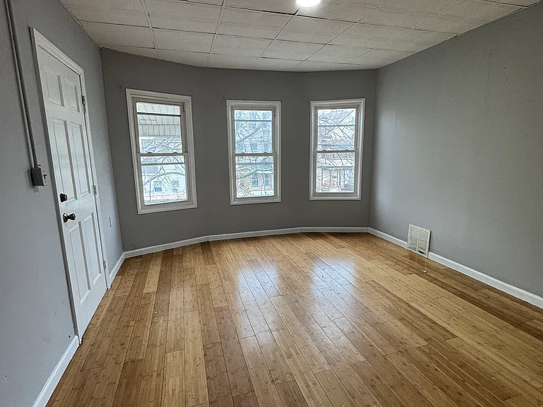 52-54 Ives Ct #3 — Photo 4