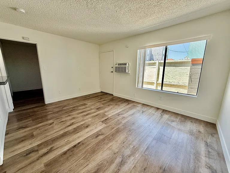 7423 N Lankershim Blvd #2 — Photo 2