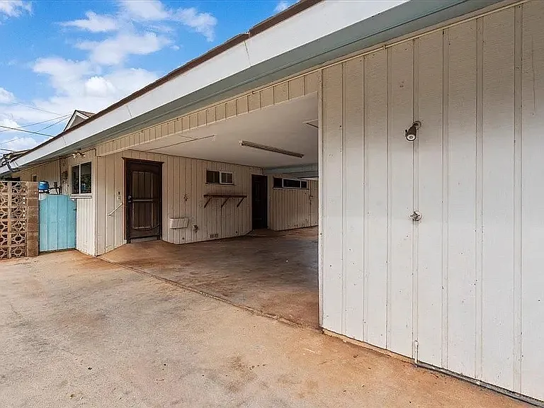 345 Auhana Rd — Photo 2