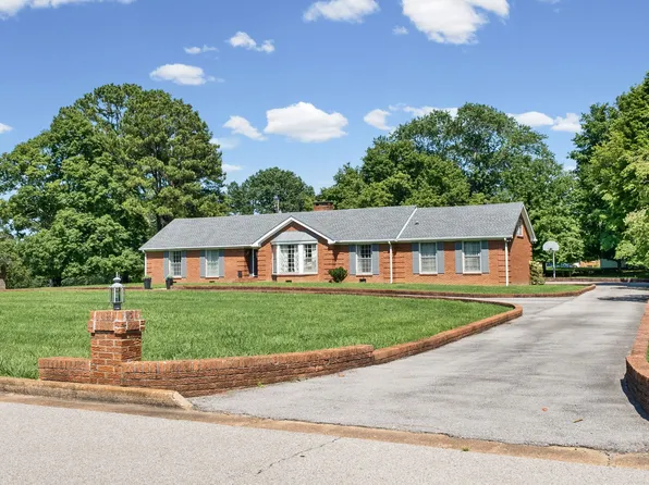 409 Wingate Dr, Clarksville, TN 37043