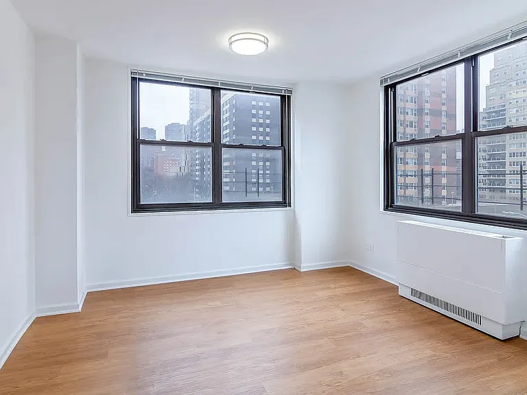 240 E 27th St #4N — Photo 10