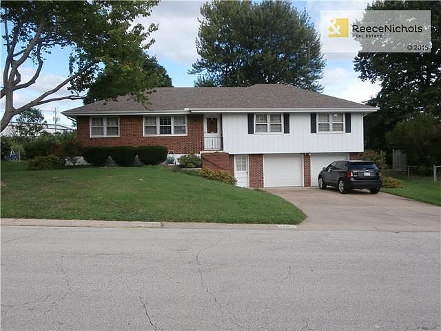 Great cared for Raised Ranch
