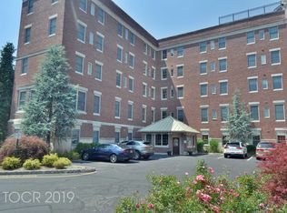 5102 Rio Vista Dr, Mahwah, NJ 07430