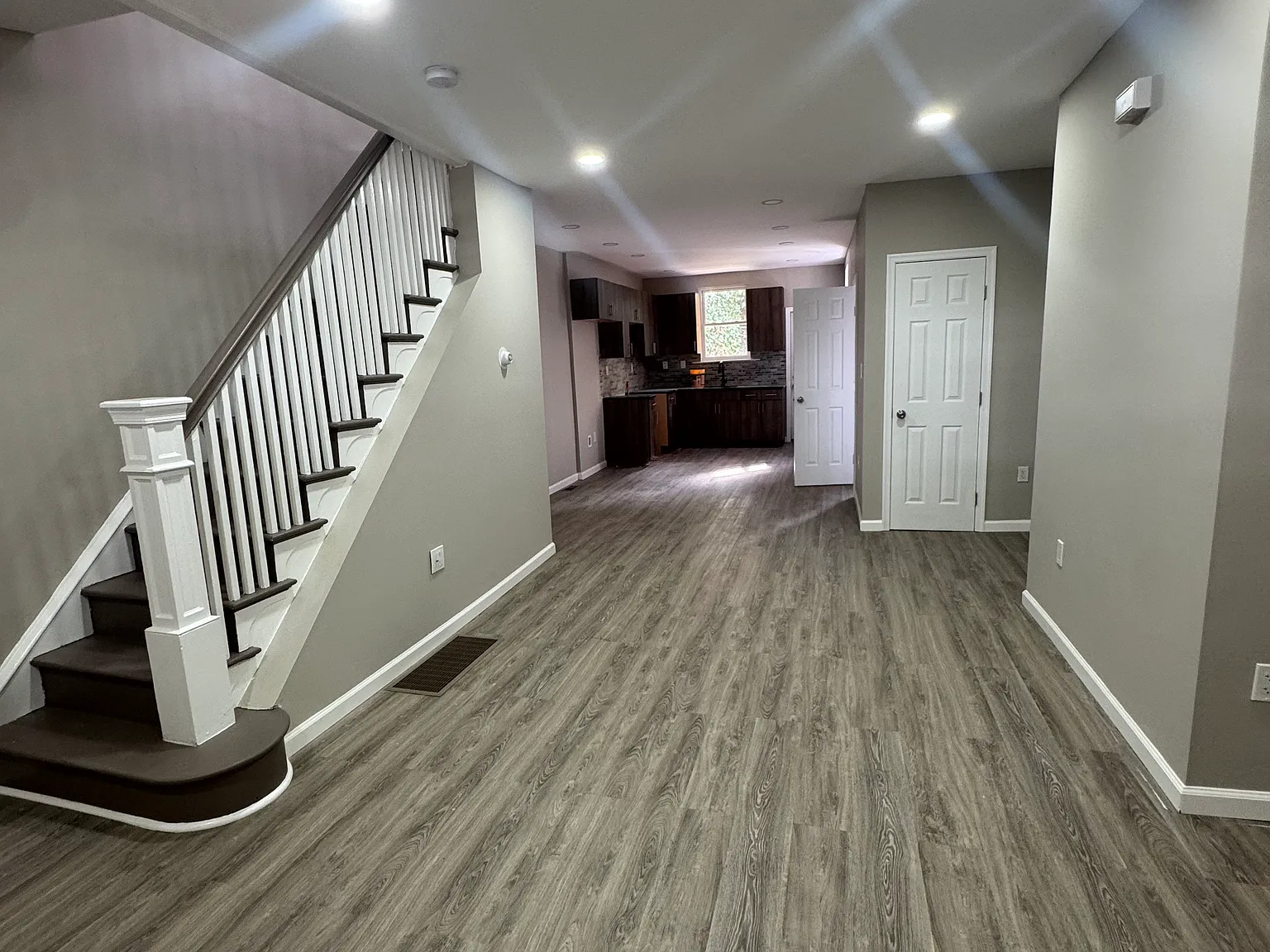3 bed, 1296 sqft, $2,000 — Photo 2