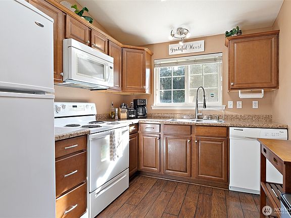 5th image of 16216 121st Avenue E